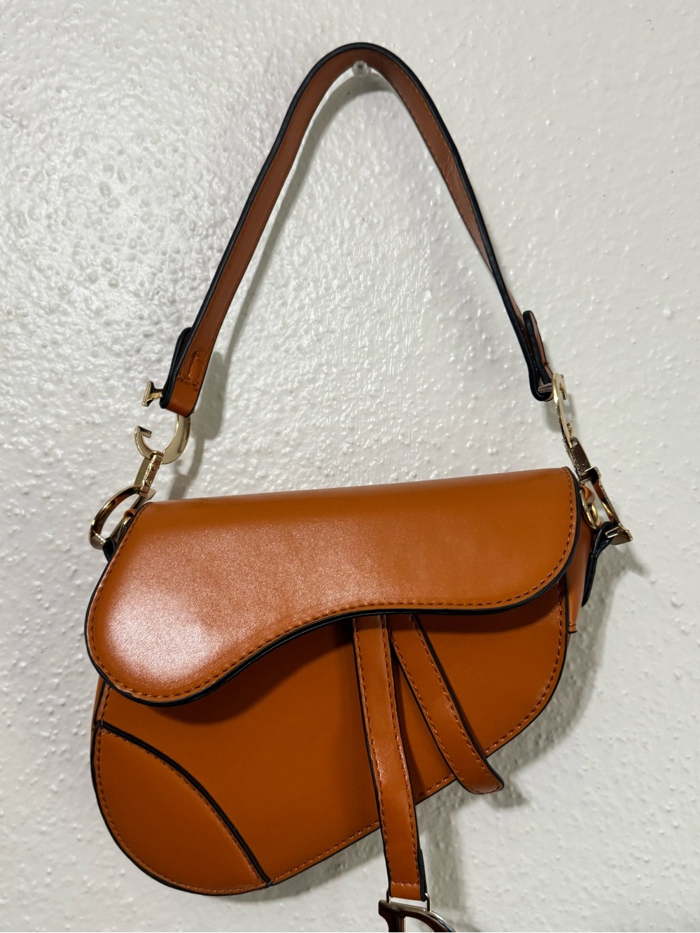 Curved Saddle Shoulder Bag in Cognac Brown - Picture 4 of 12